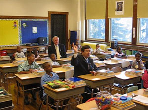 Mayor Barrett visits classes on the first day of the 07-08 school year
